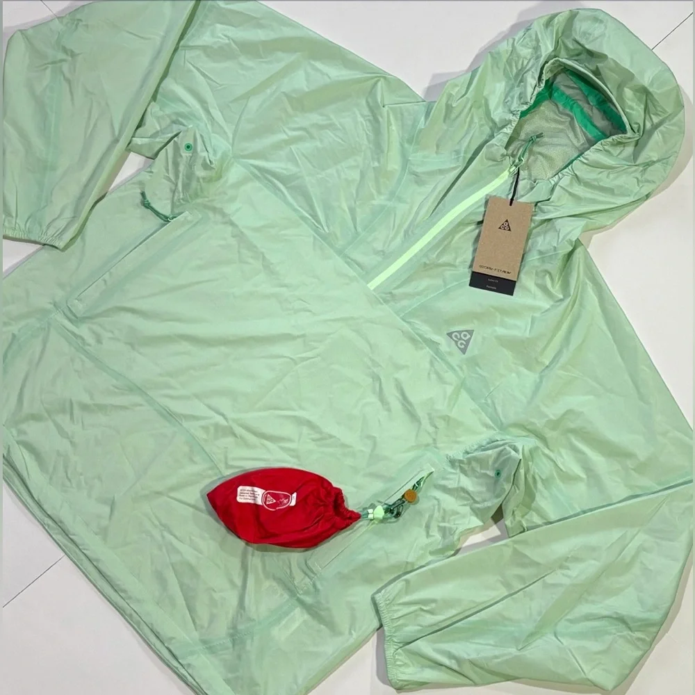 Size S Small Nike ACG 